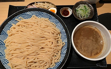 本当はお店で食べたい/亀有の美容室PRIDE.RISE